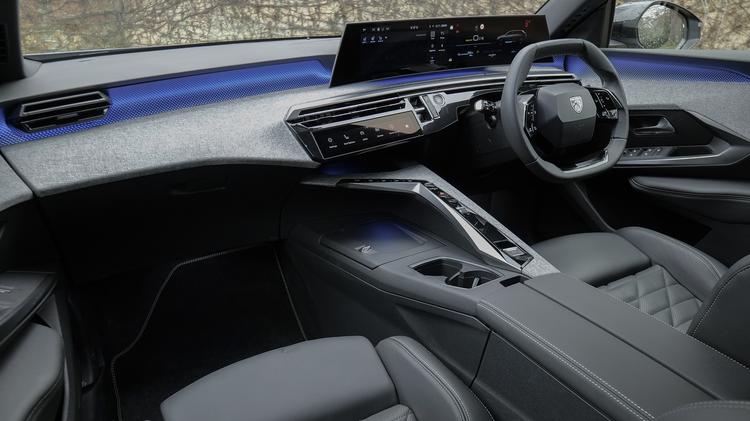 PEUGEOT 5008 ESTATE 1.2 Hybrid 145 Allure 5dr e-DSC6